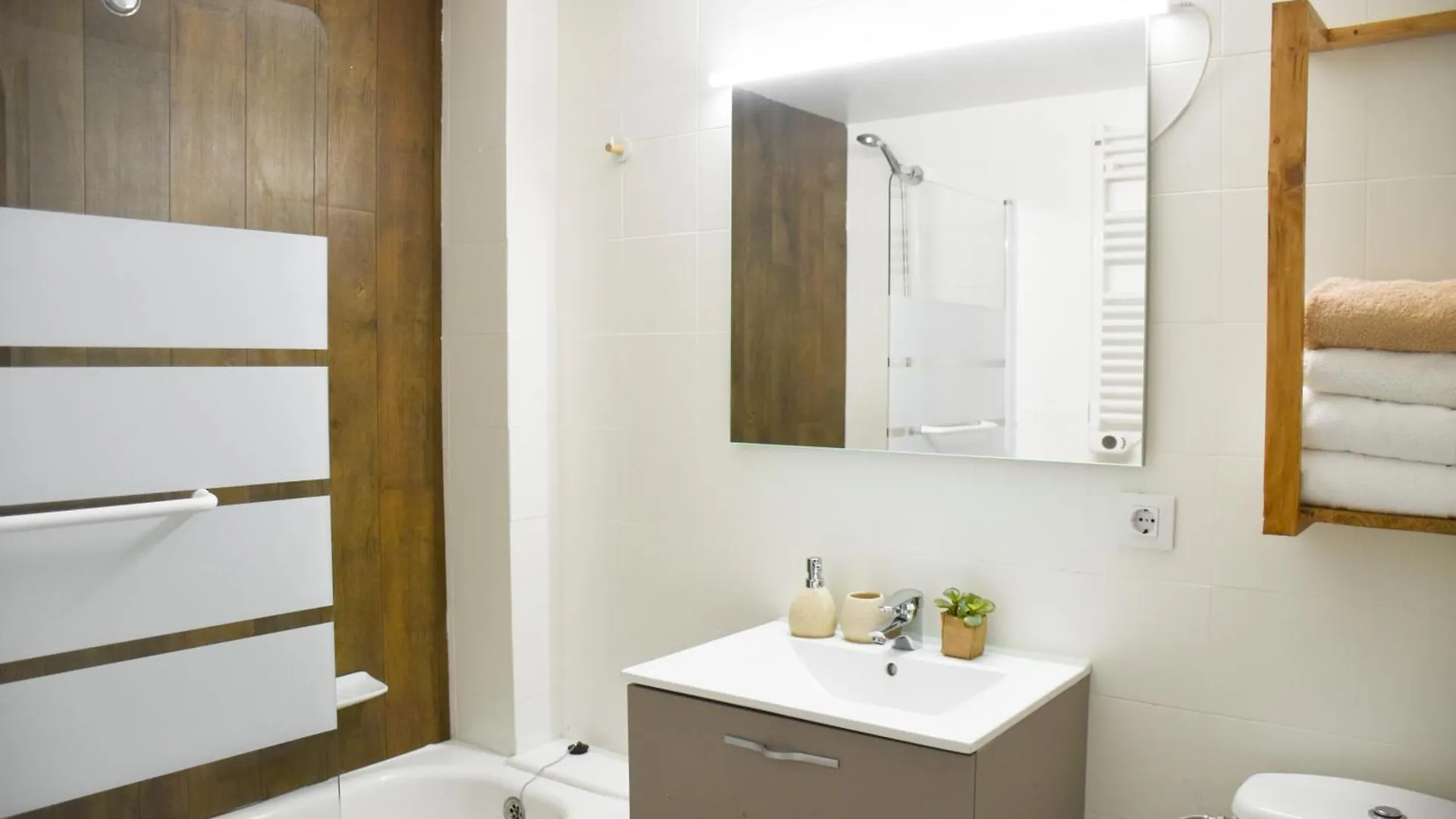 La Neu Studio Neuf Pour 4 Pax En Centre Ville Pas De La Casa 0*,  Andora